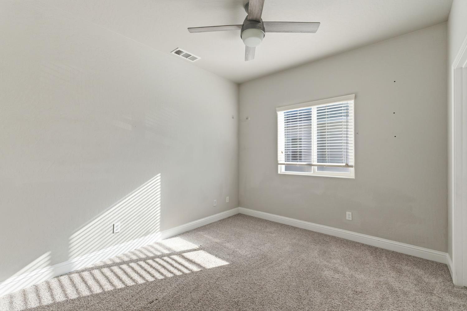 2715 Las Rosas Ave, Clovis, CA 93619