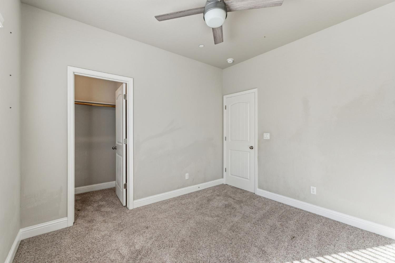 2715 Las Rosas Ave, Clovis, CA 93619