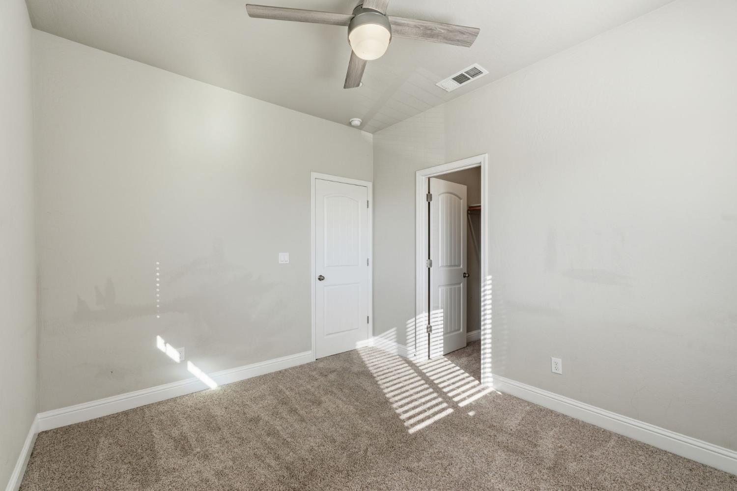 2715 Las Rosas Ave, Clovis, CA 93619