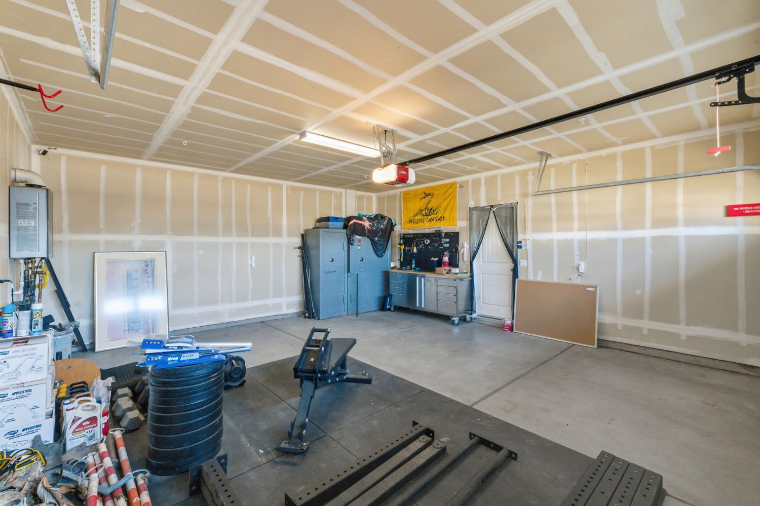 2715 Las Rosas Ave, Clovis, CA 93619