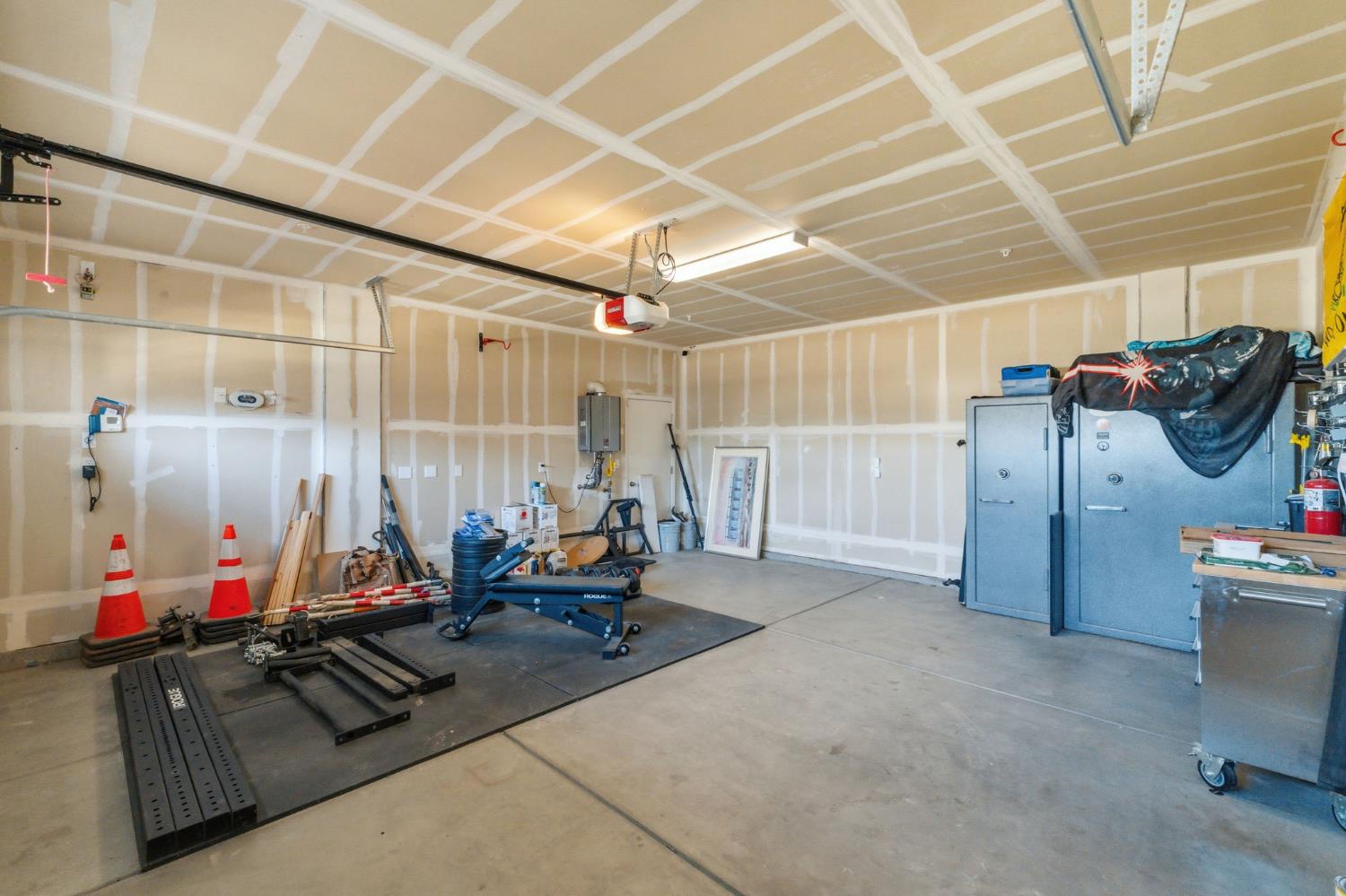 2715 Las Rosas Ave, Clovis, CA 93619