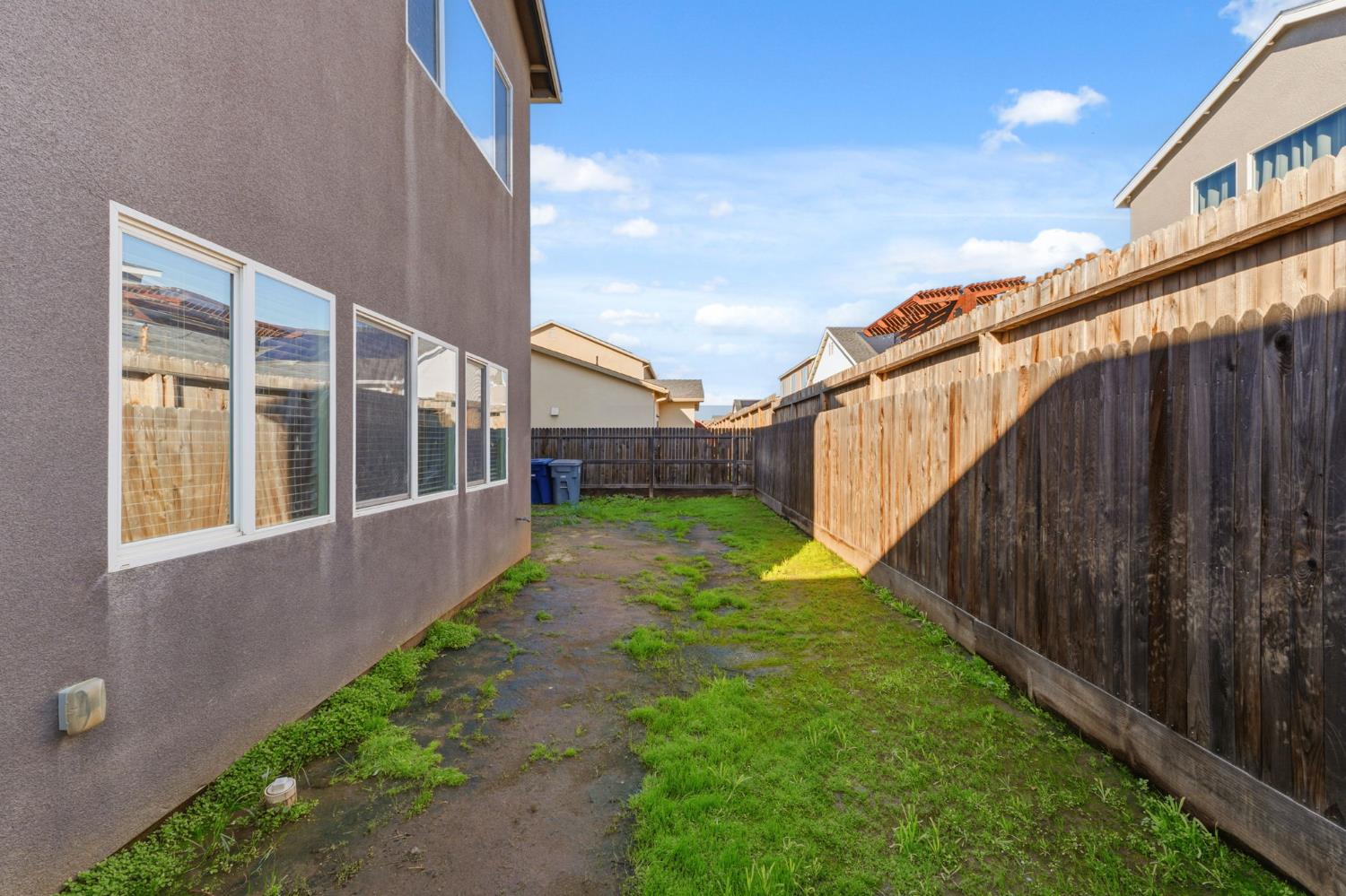 2715 Las Rosas Ave, Clovis, CA 93619