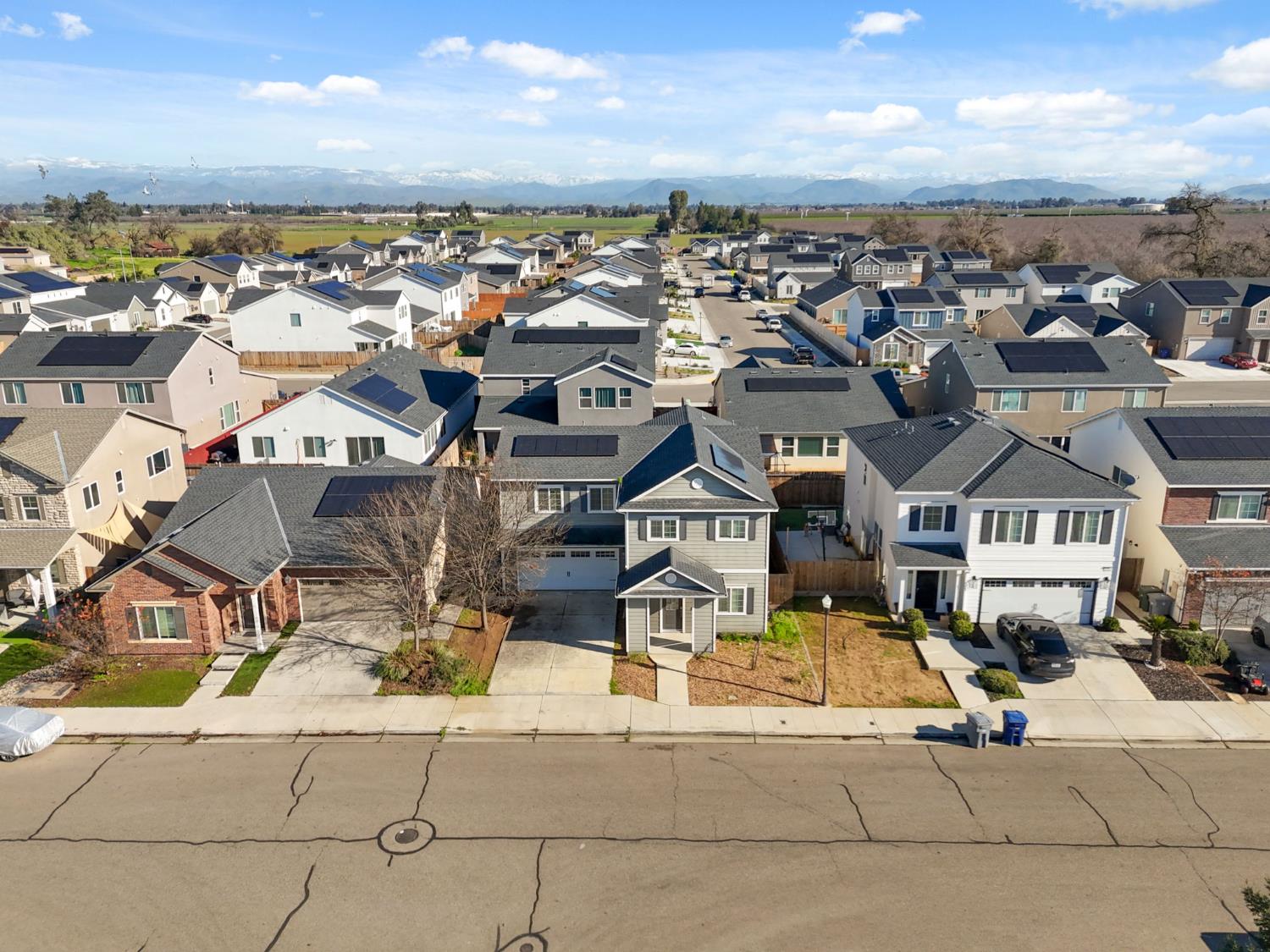 2715 Las Rosas Ave, Clovis, CA 93619