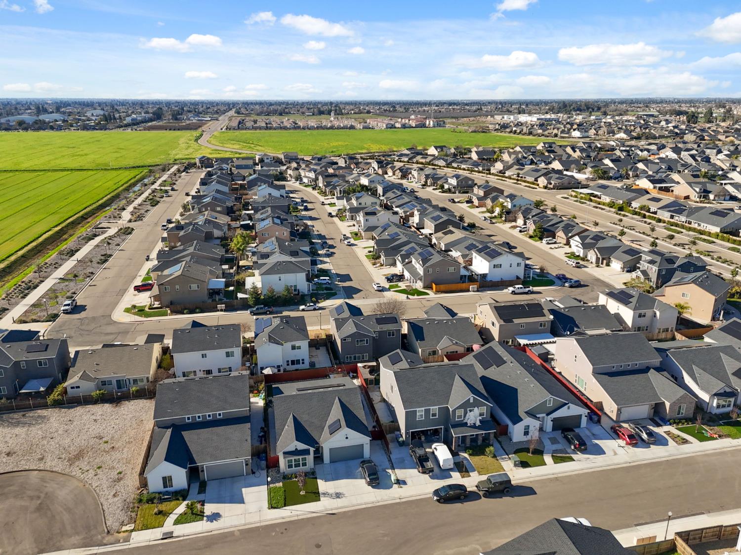 2715 Las Rosas Ave, Clovis, CA 93619