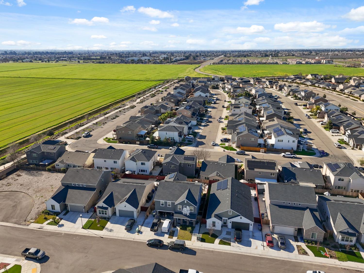 2715 Las Rosas Ave, Clovis, CA 93619