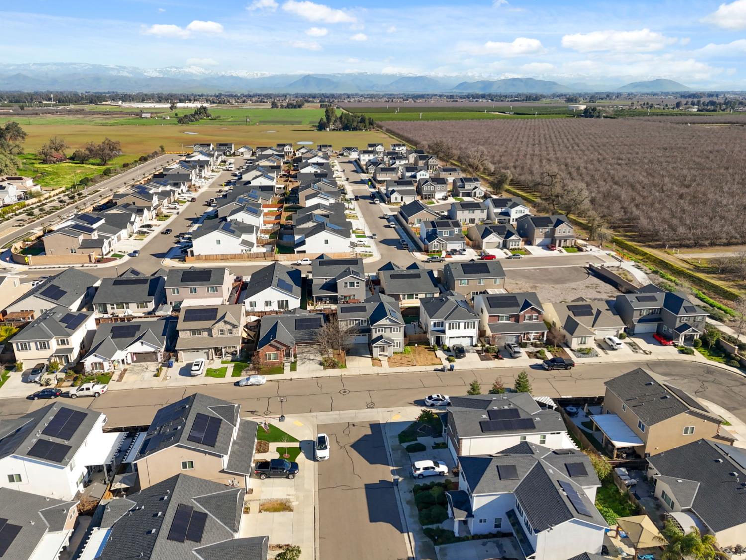 2715 Las Rosas Ave, Clovis, CA 93619