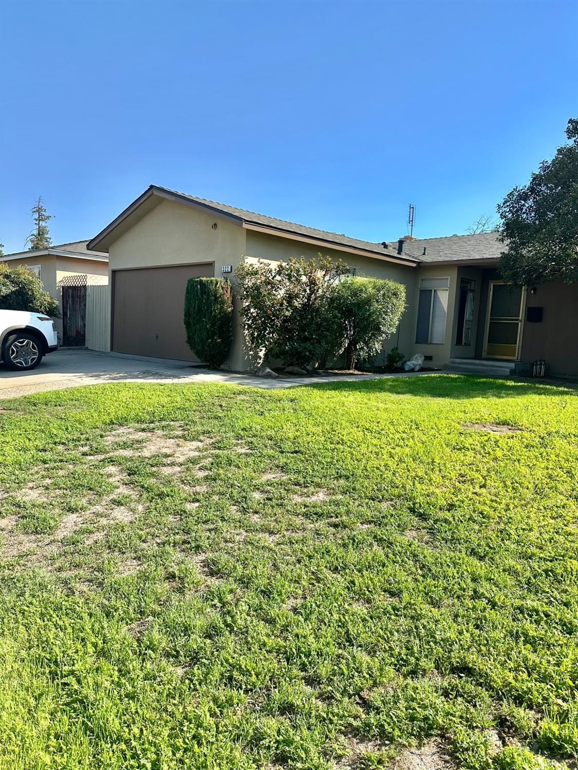 322 W Richert Ave, Clovis, CA 93612