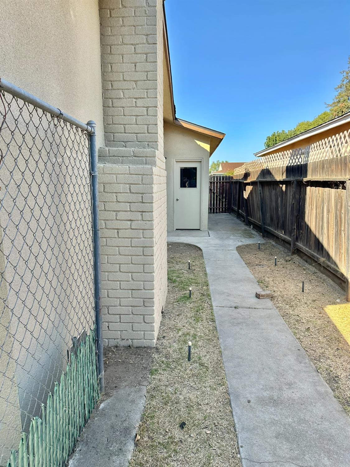 322 W Richert Ave, Clovis, CA 93612