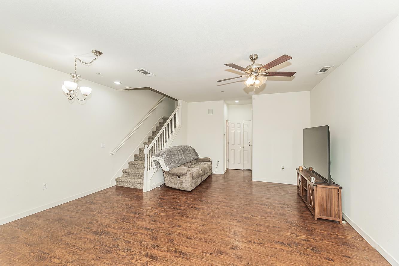 1146 W Walter Ave #50, Fowler, CA 93625