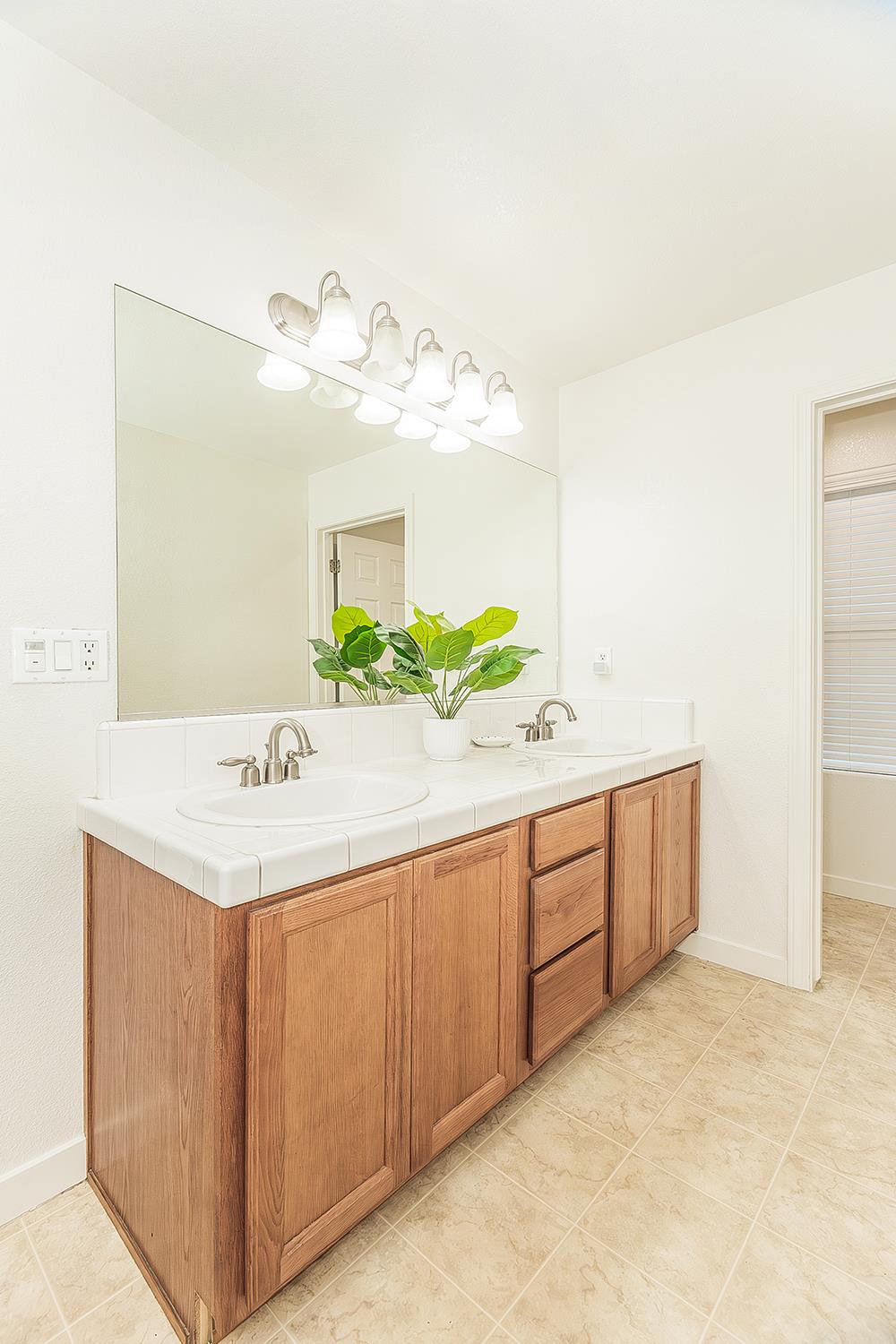 1146 W Walter Ave #50, Fowler, CA 93625