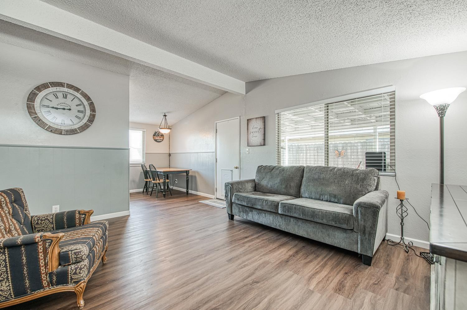 105 Rall Ave, Clovis, CA 93612