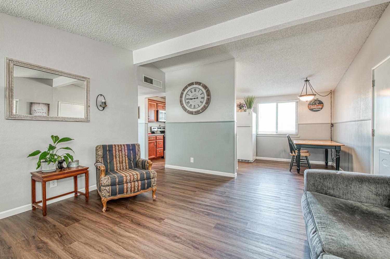 105 Rall Ave, Clovis, CA 93612