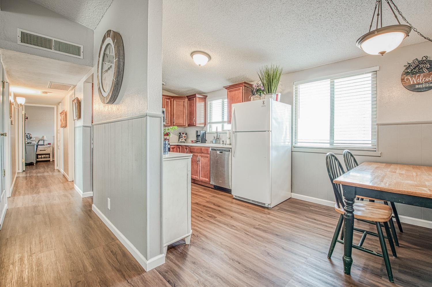 105 Rall Ave, Clovis, CA 93612