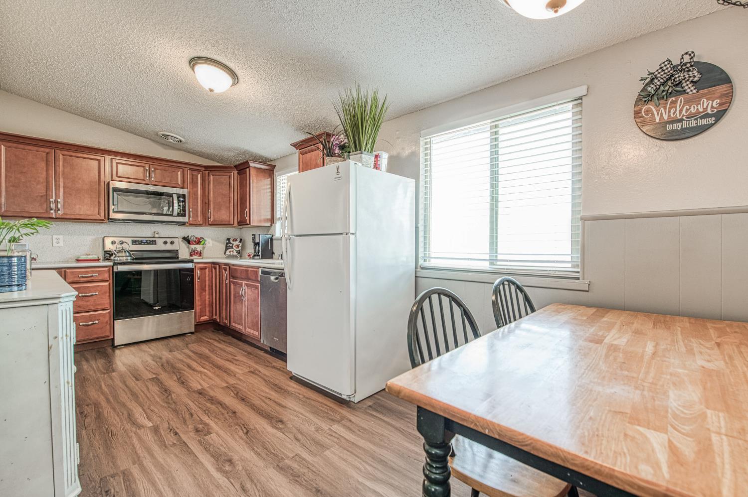 105 Rall Ave, Clovis, CA 93612