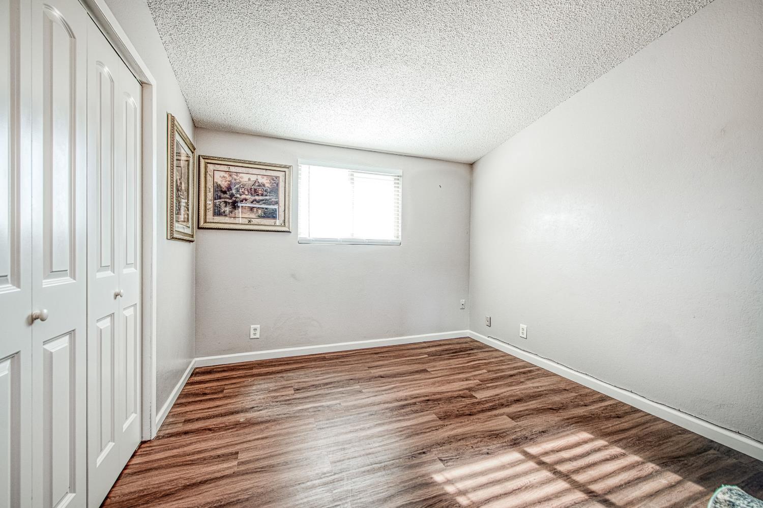 105 Rall Ave, Clovis, CA 93612