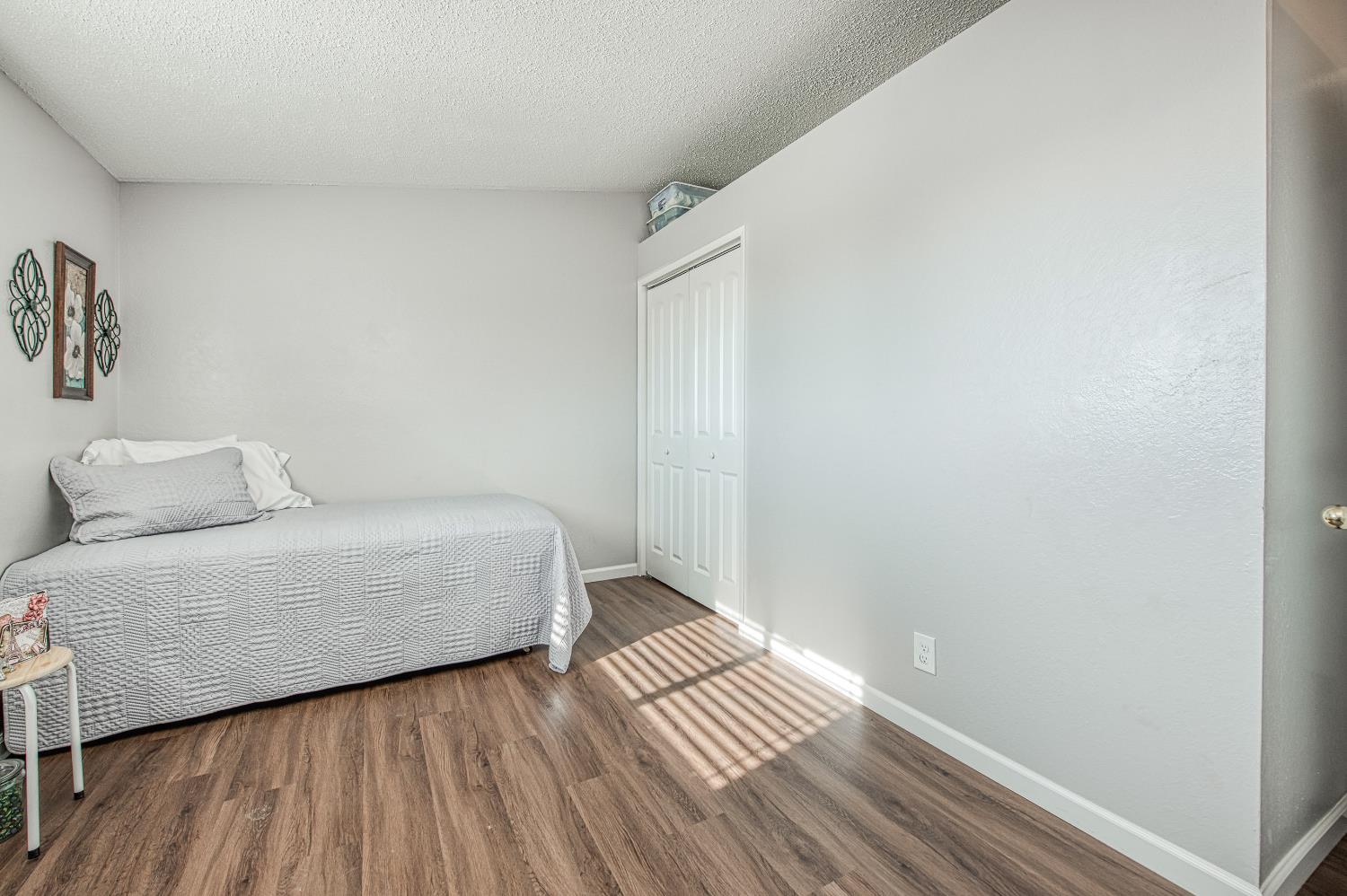 105 Rall Ave, Clovis, CA 93612