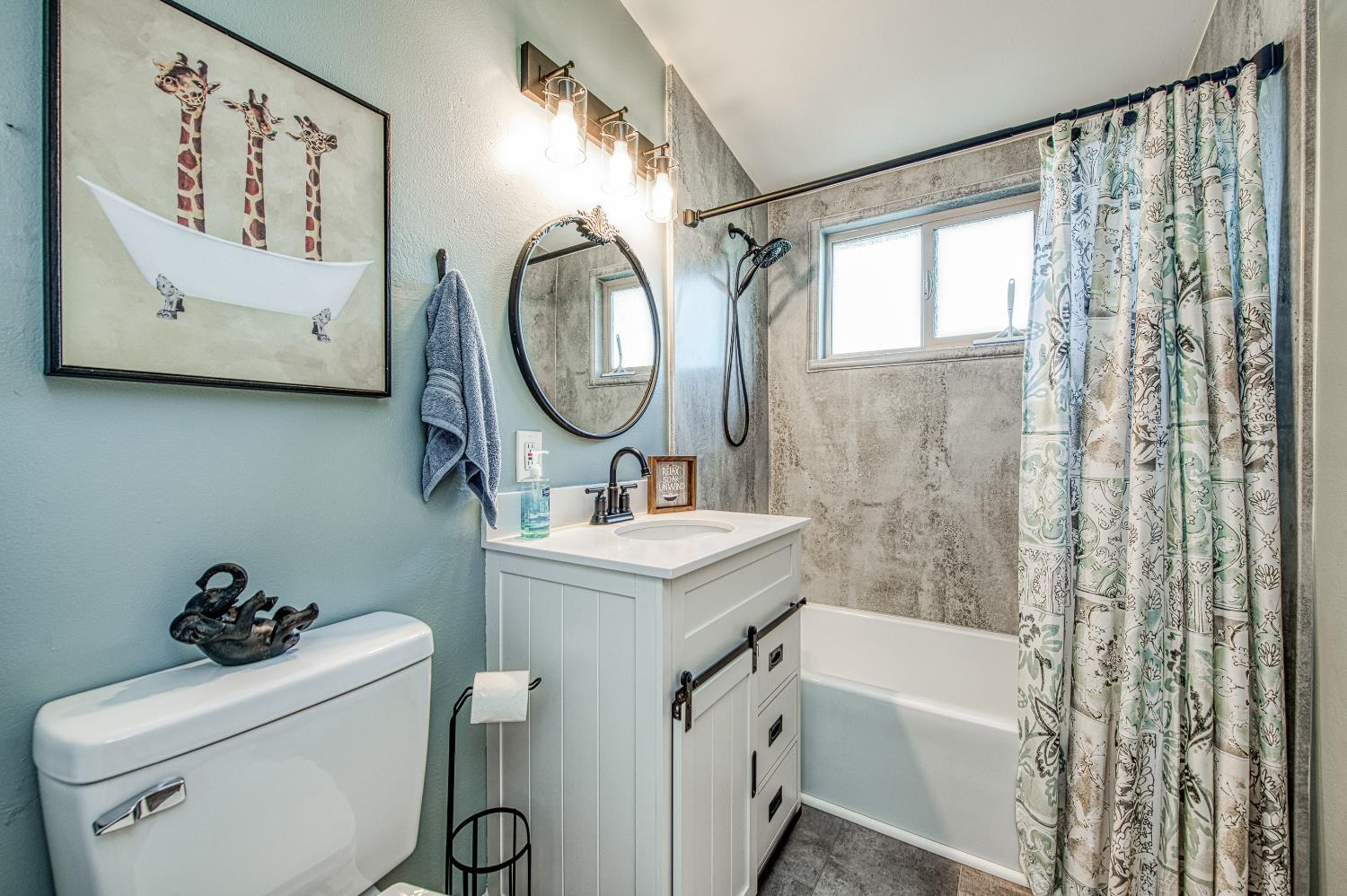 105 Rall Ave, Clovis, CA 93612