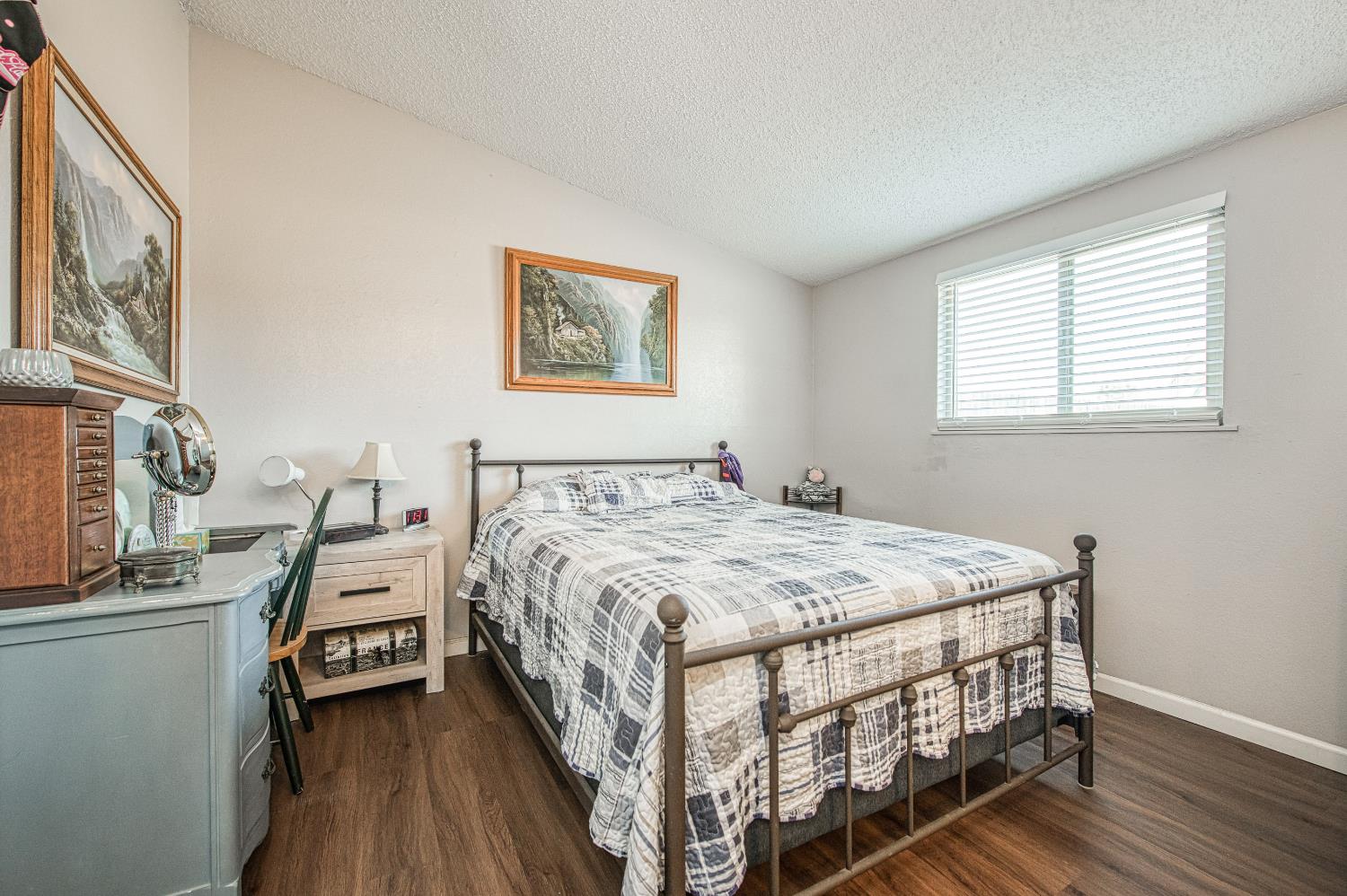 105 Rall Ave, Clovis, CA 93612