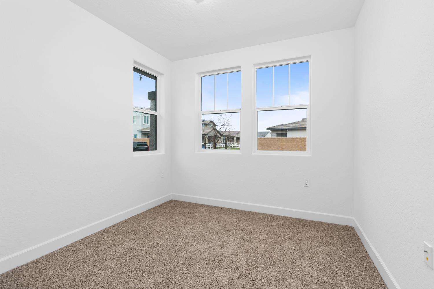 352 Huckleberry Rd S, Madera, CA 93636