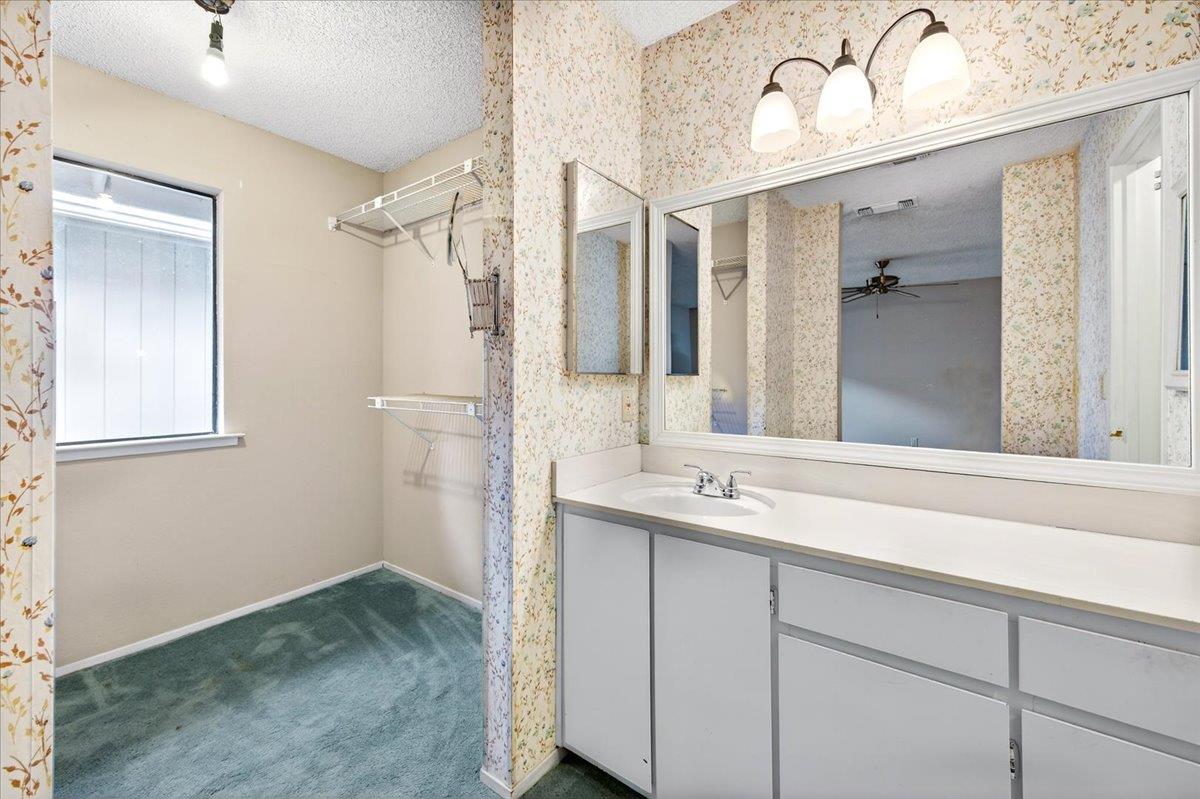 4676 E Alamos Ave #117, Fresno, CA 93726