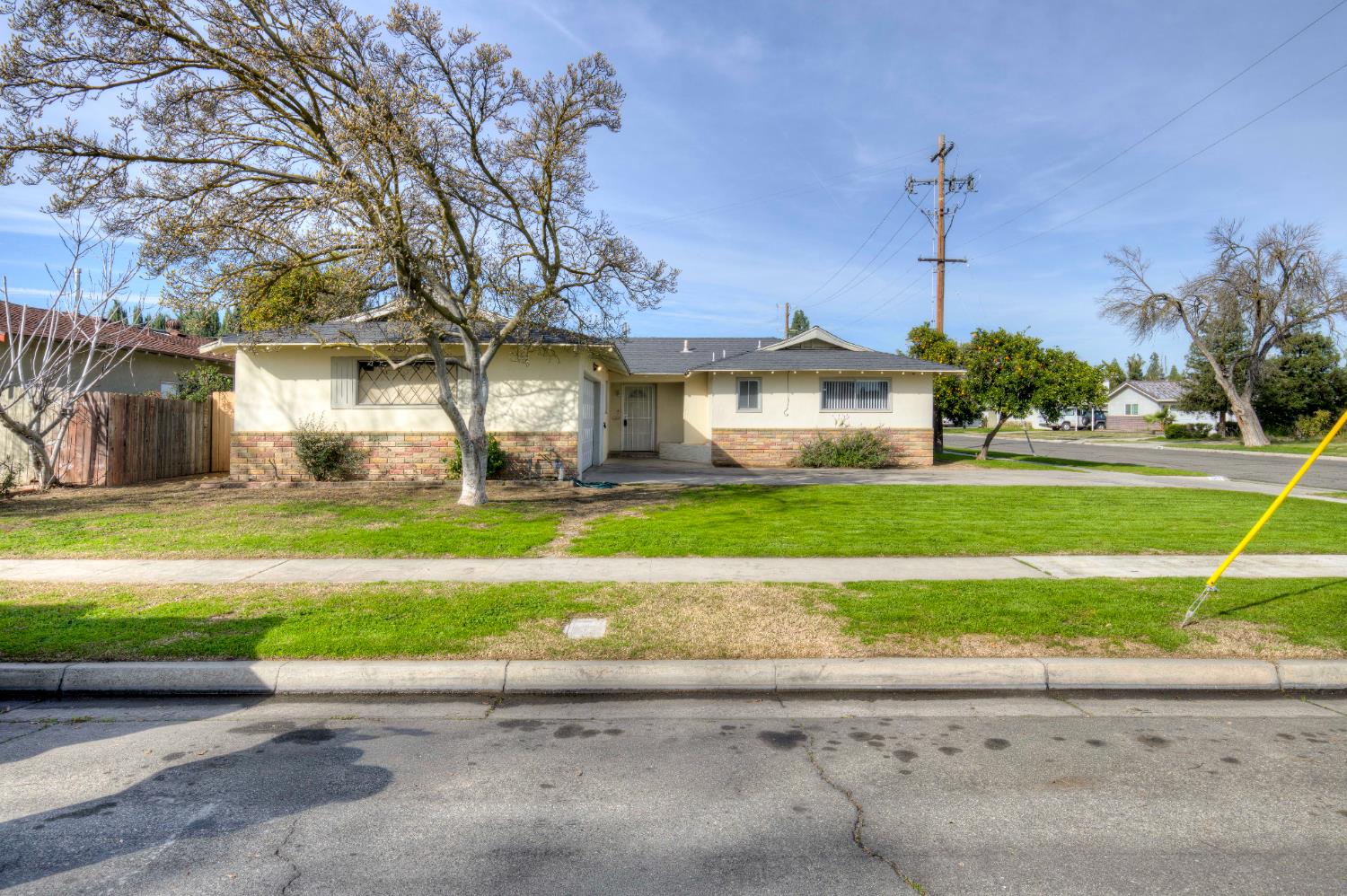 3955 N Tollhouse Rd, Fresno, CA 93726
