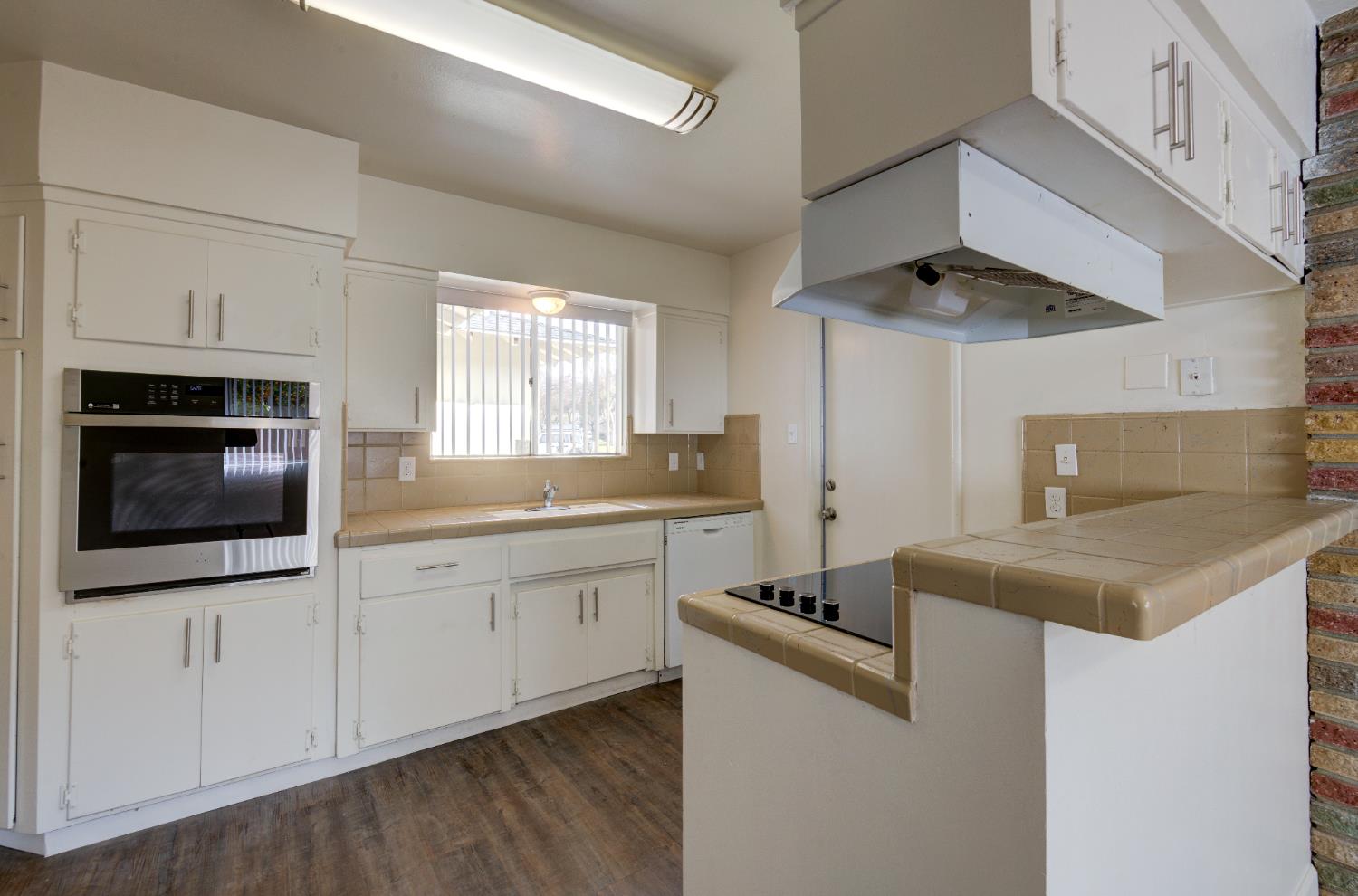 3955 N Tollhouse Rd, Fresno, CA 93726