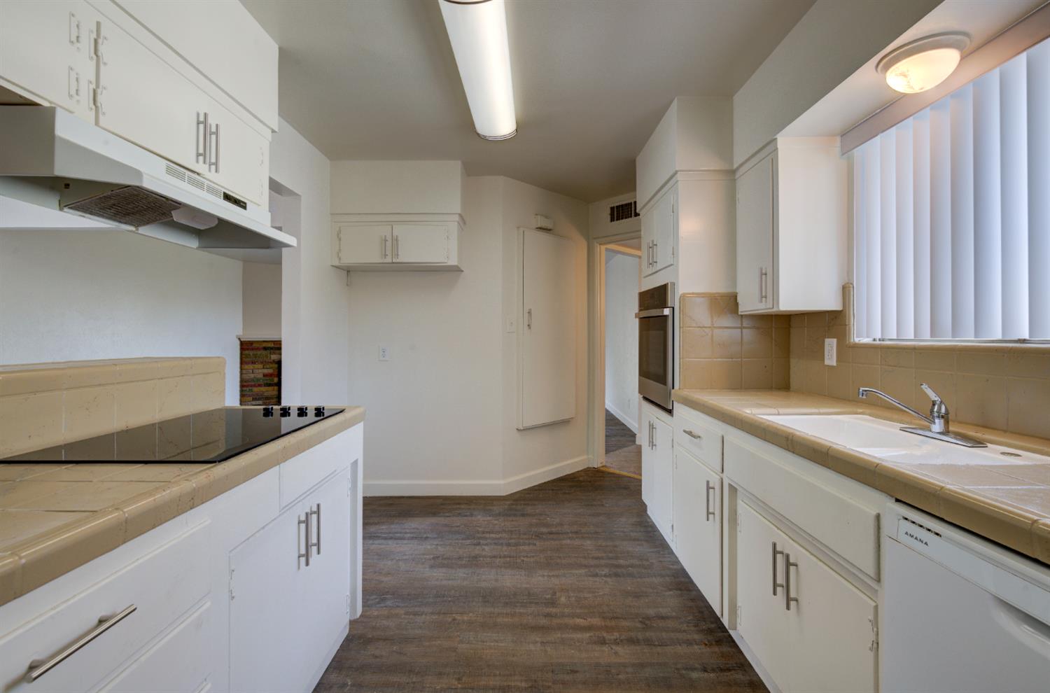 3955 N Tollhouse Rd, Fresno, CA 93726