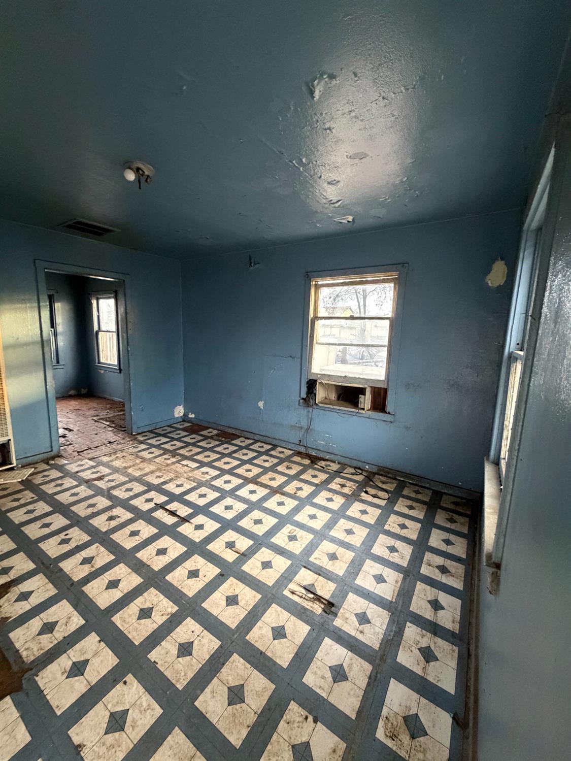 2510 S Cedar Ave, Fresno, CA 93725