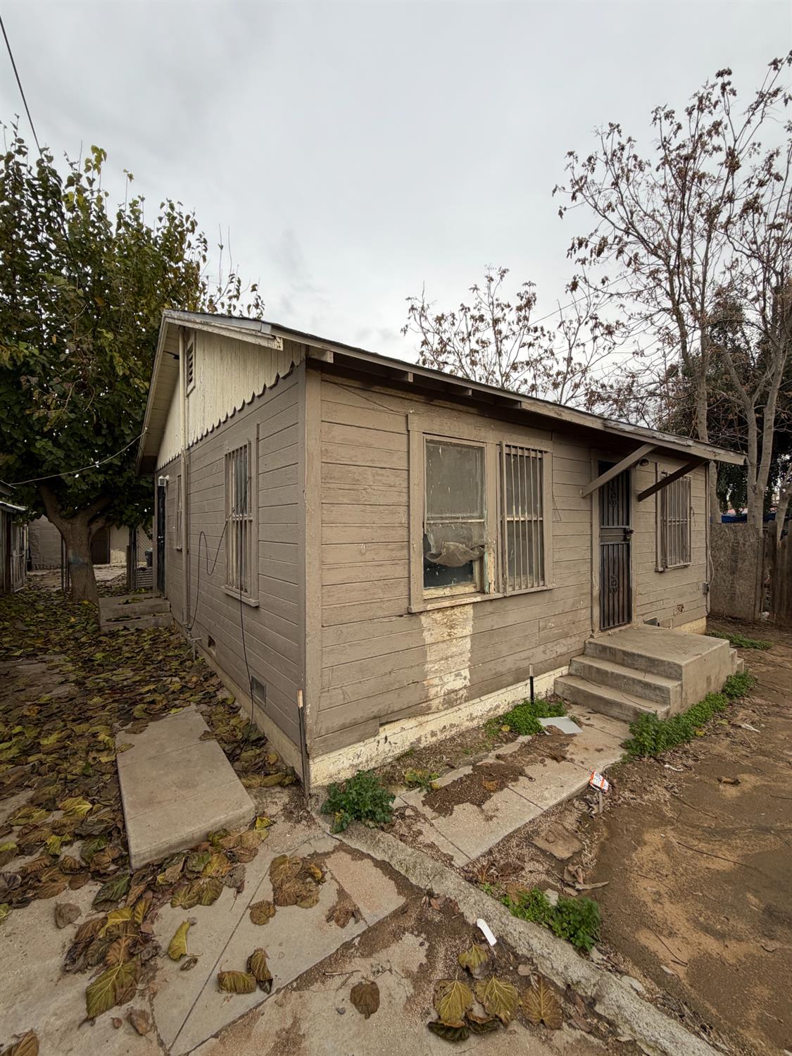 2510 S Cedar Ave, Fresno, CA 93725