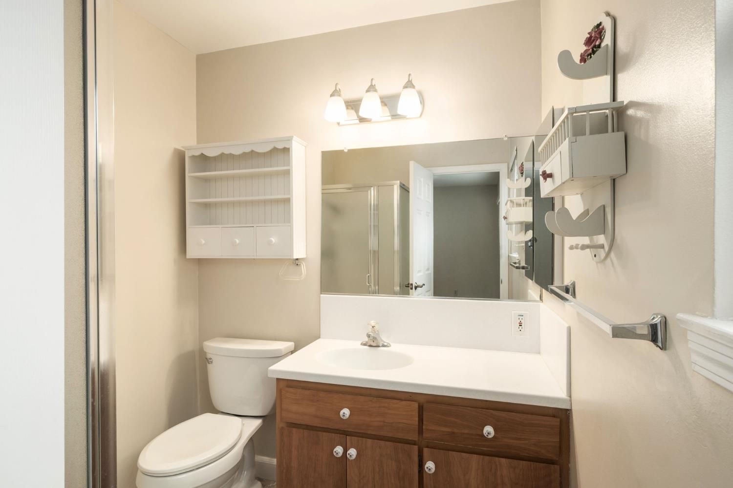 1696 E Paul Ave, Fresno, CA 93710