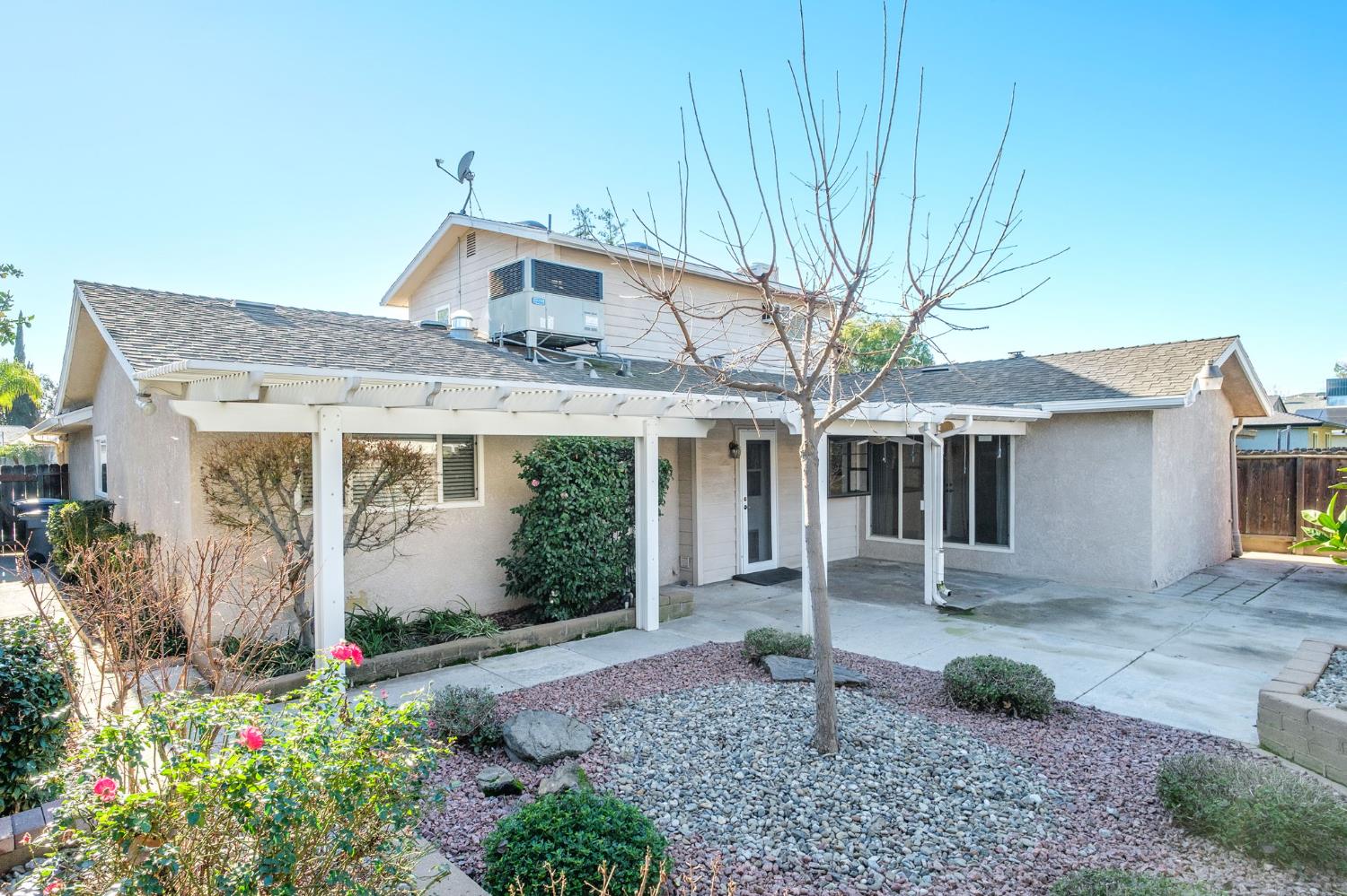 1696 E Paul Ave, Fresno, CA 93710