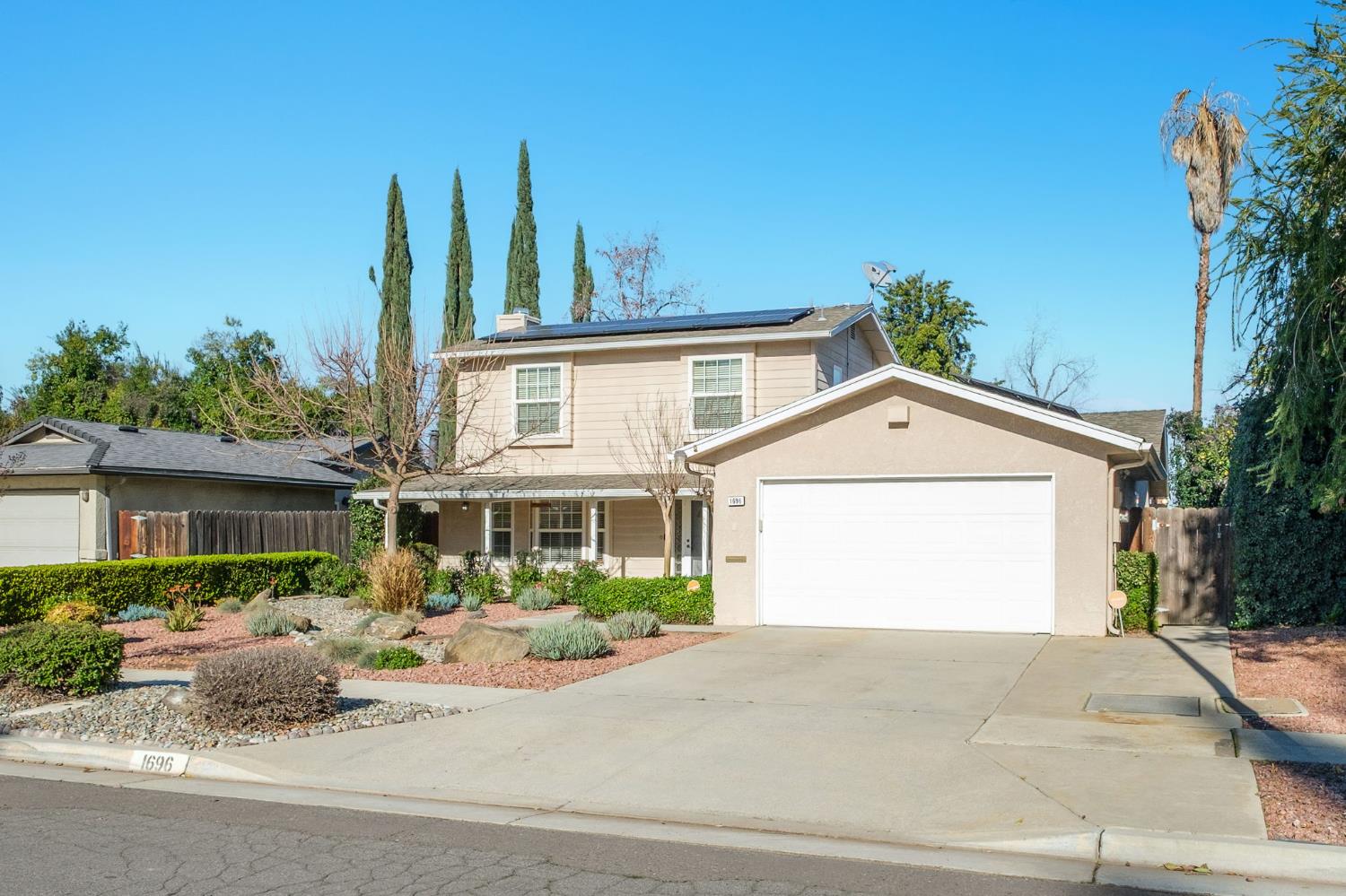 1696 E Paul Ave, Fresno, CA 93710