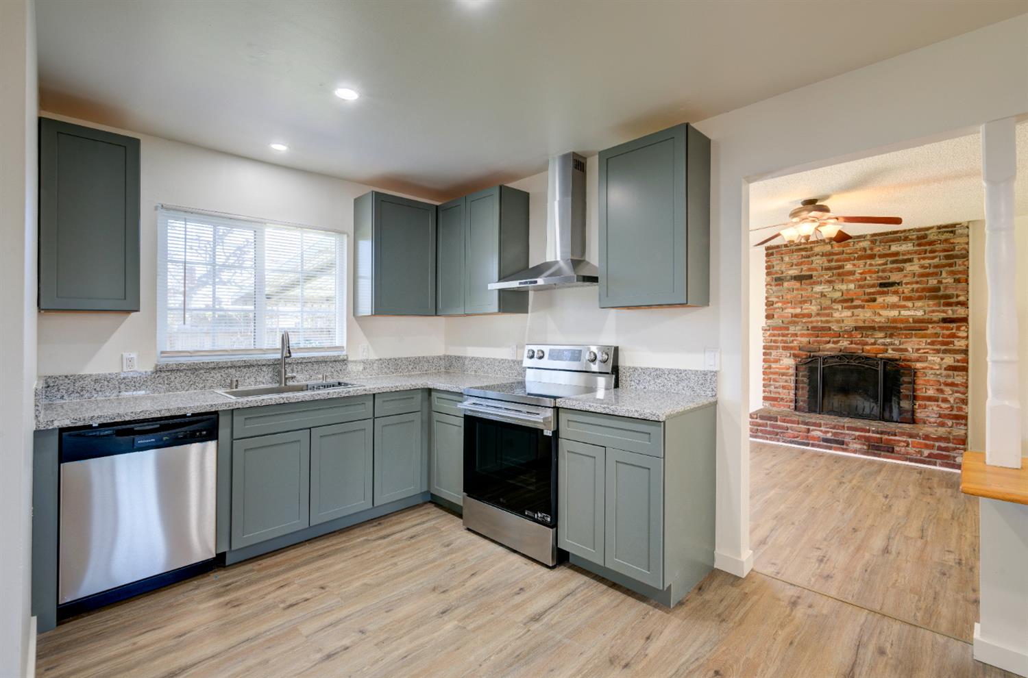 4722 N Callisch St, Fresno, CA 93726