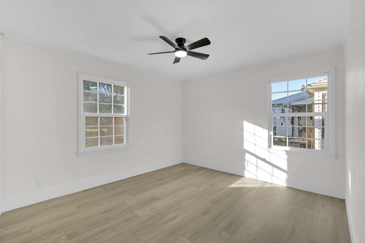 1584 N Carruth Ave, Fresno, CA 93728