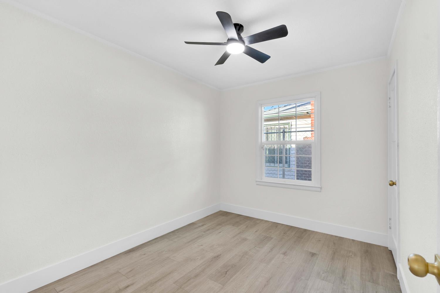 1584 N Carruth Ave, Fresno, CA 93728