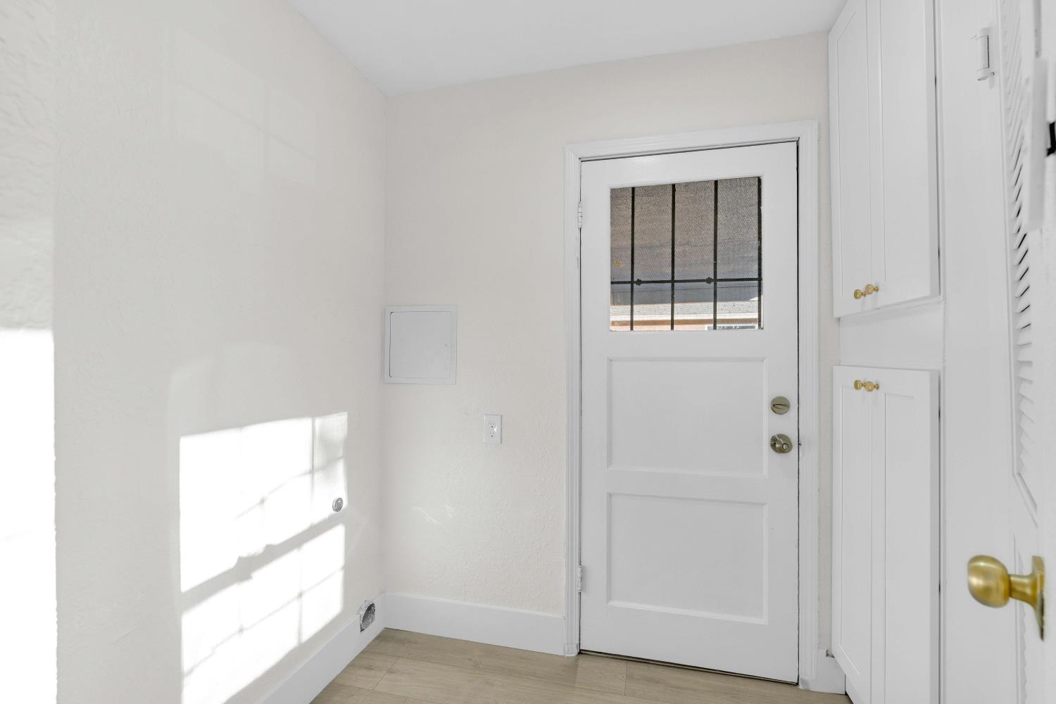 1584 N Carruth Ave, Fresno, CA 93728