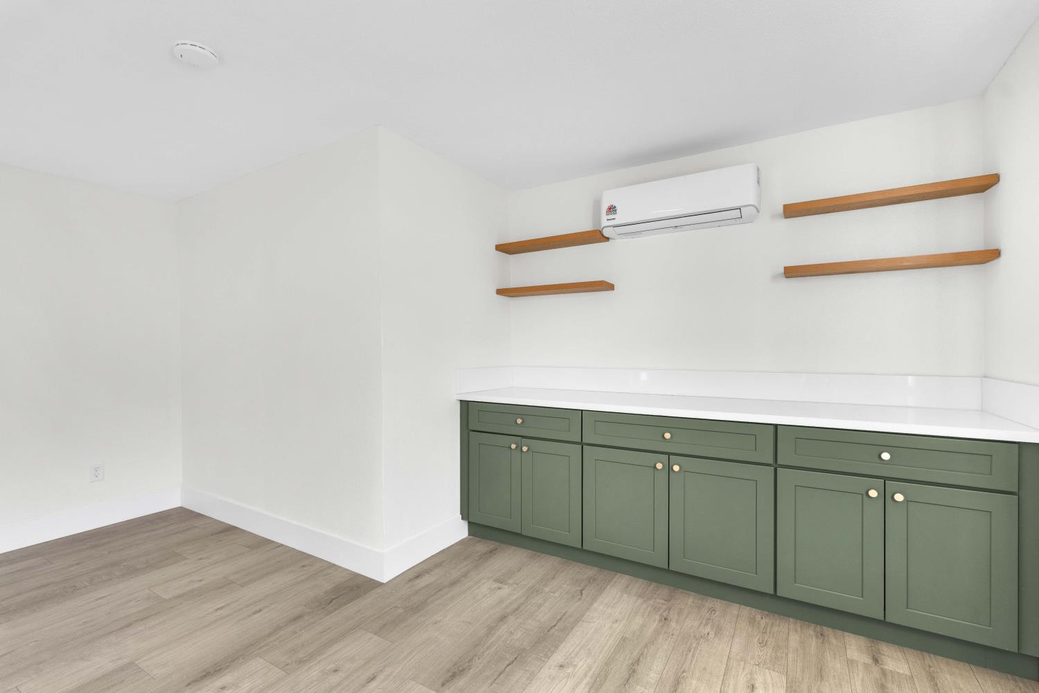 1584 N Carruth Ave, Fresno, CA 93728