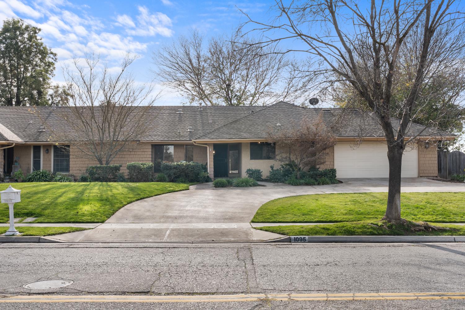 1095 W Sierra Ave, Fresno, CA 93711