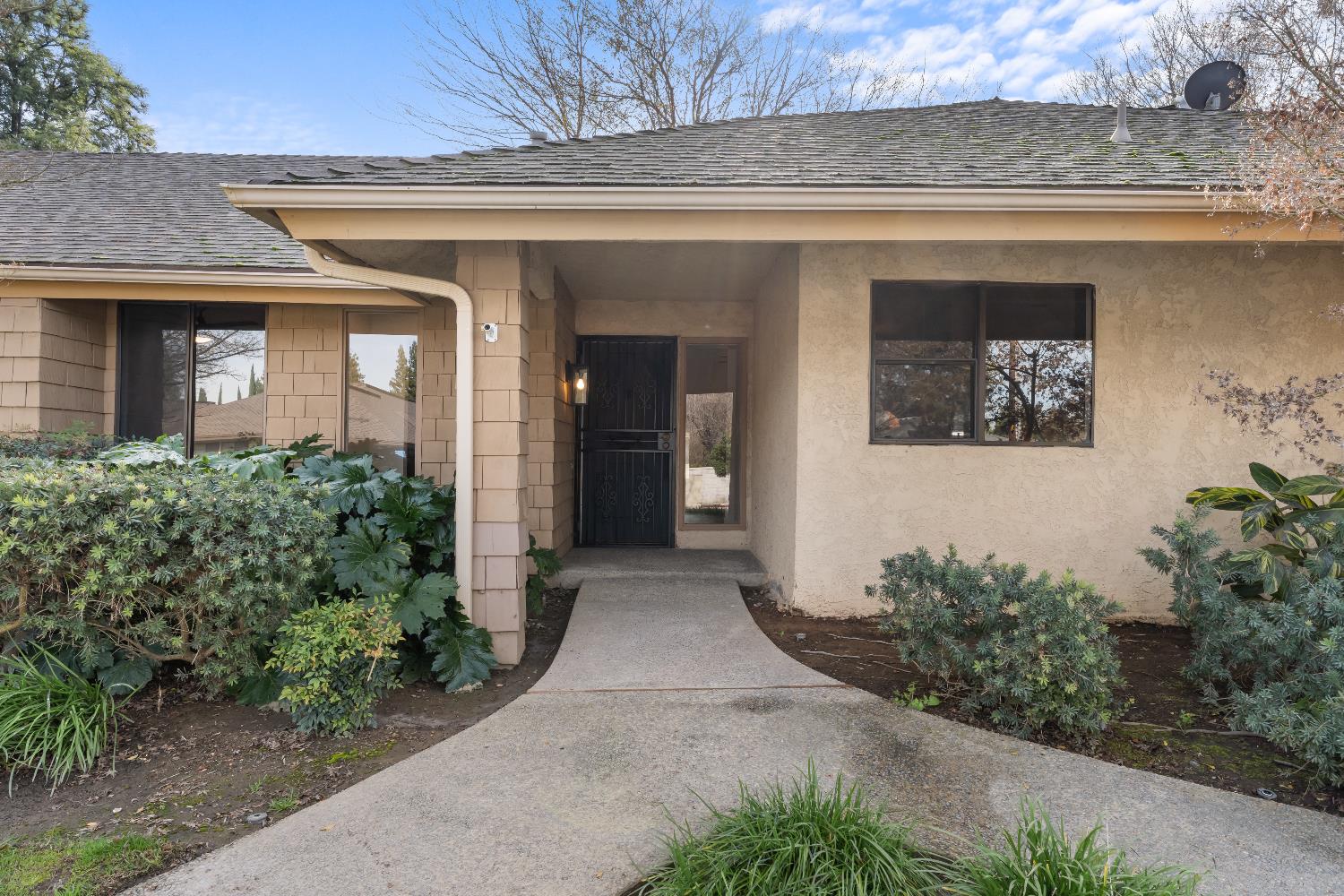 1095 W Sierra Ave, Fresno, CA 93711