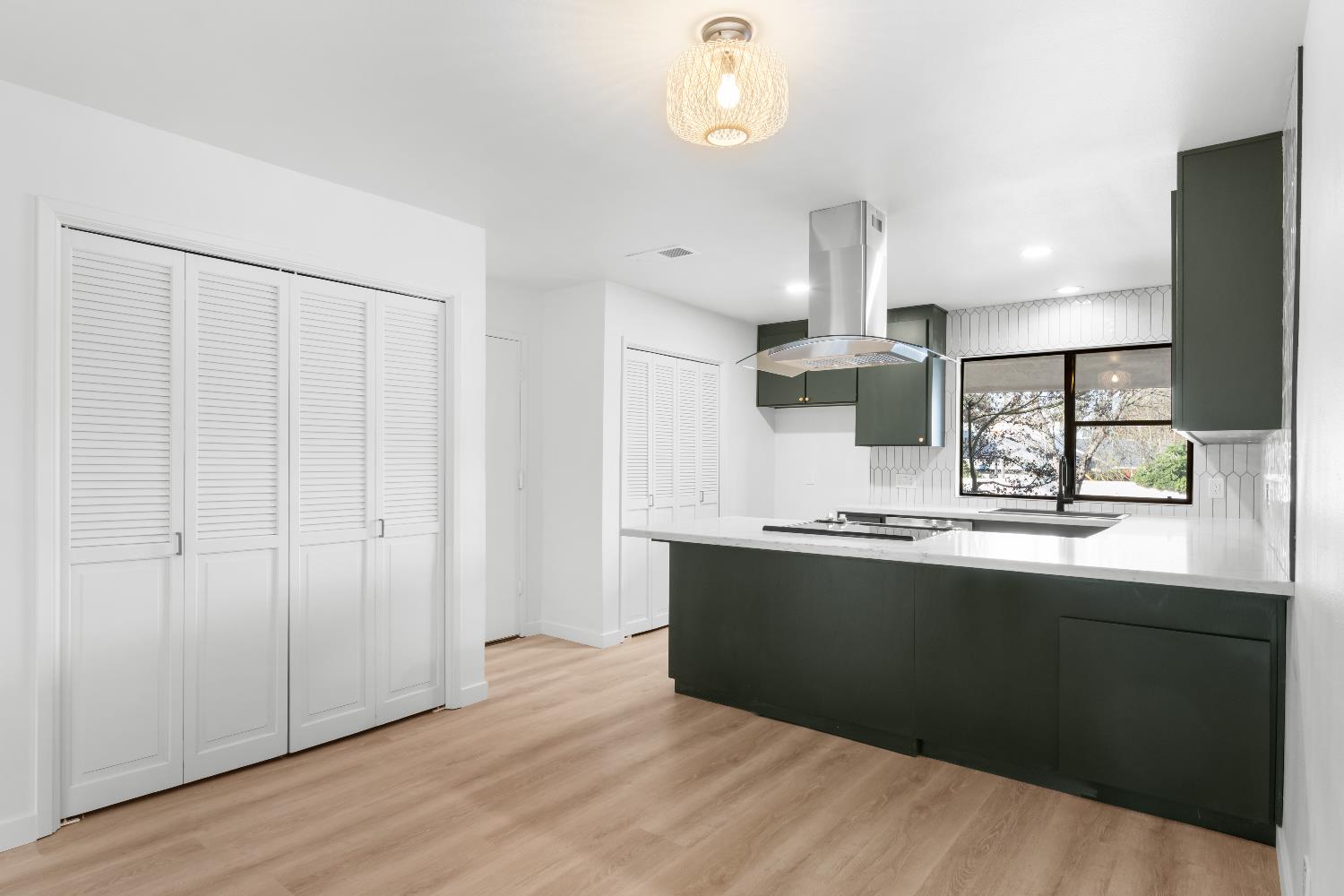 1095 W Sierra Ave, Fresno, CA 93711