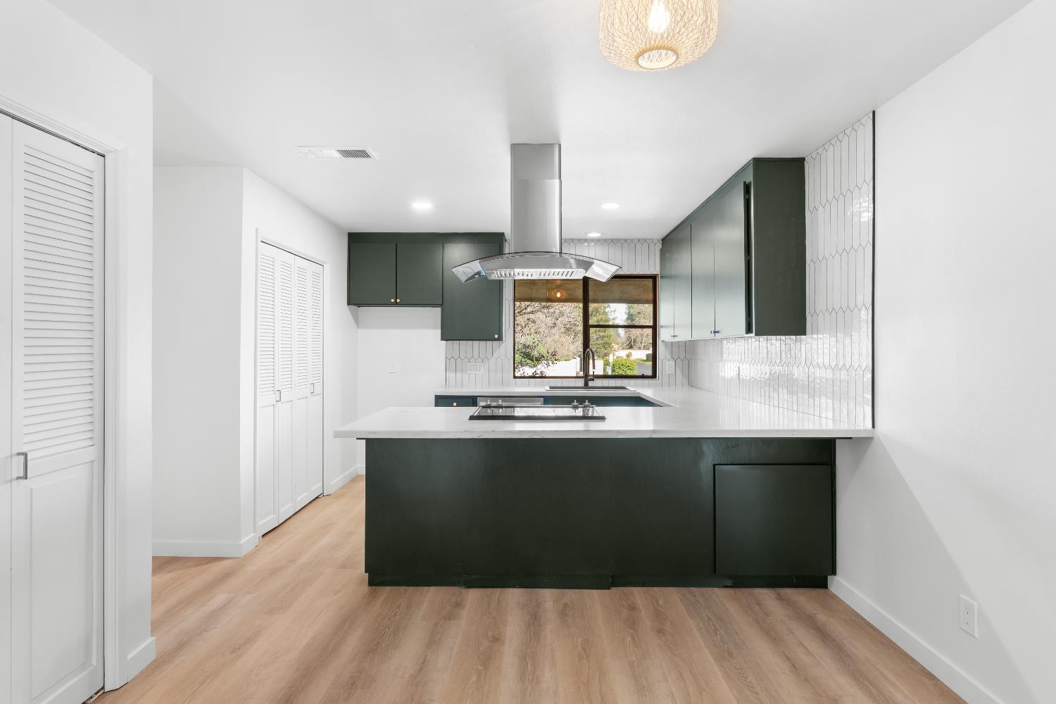 1095 W Sierra Ave, Fresno, CA 93711