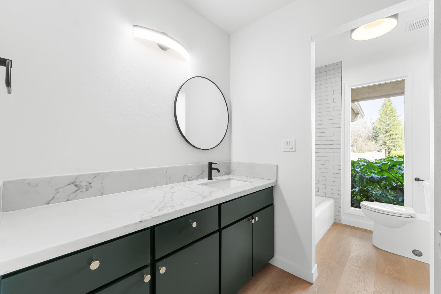 1095 W Sierra Ave, Fresno, CA 93711