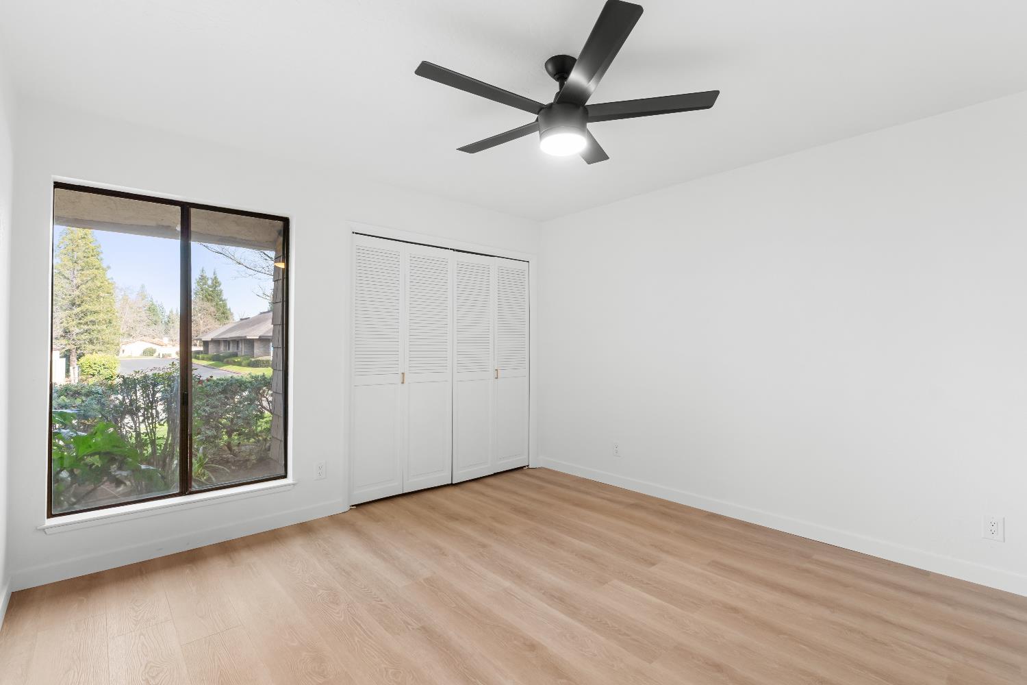 1095 W Sierra Ave, Fresno, CA 93711