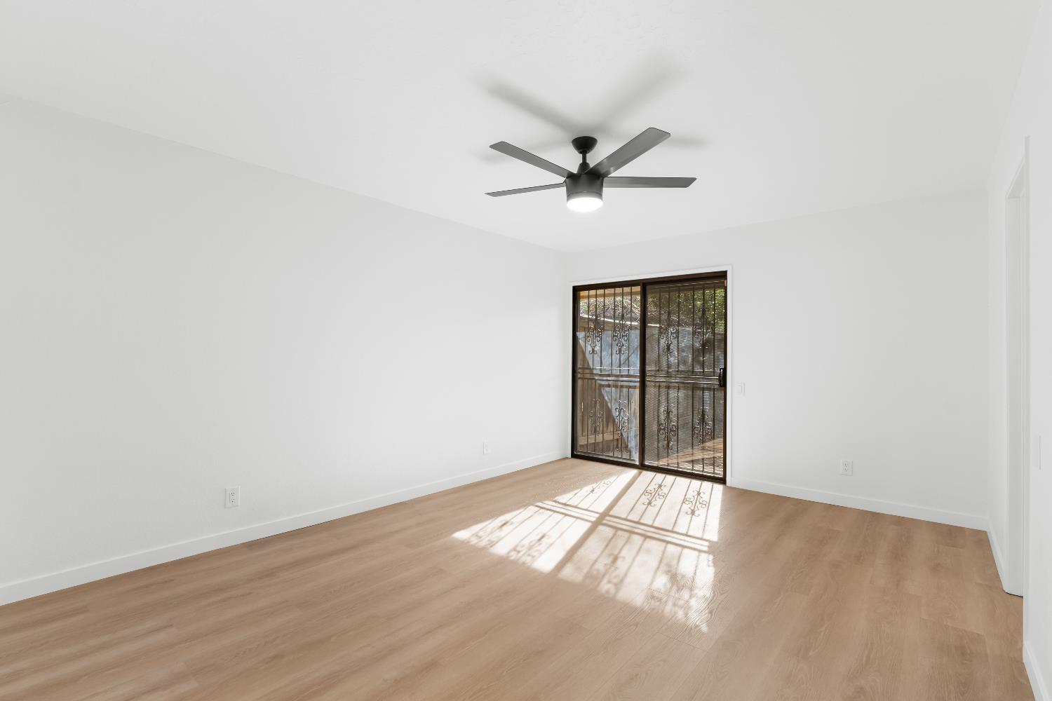 1095 W Sierra Ave, Fresno, CA 93711