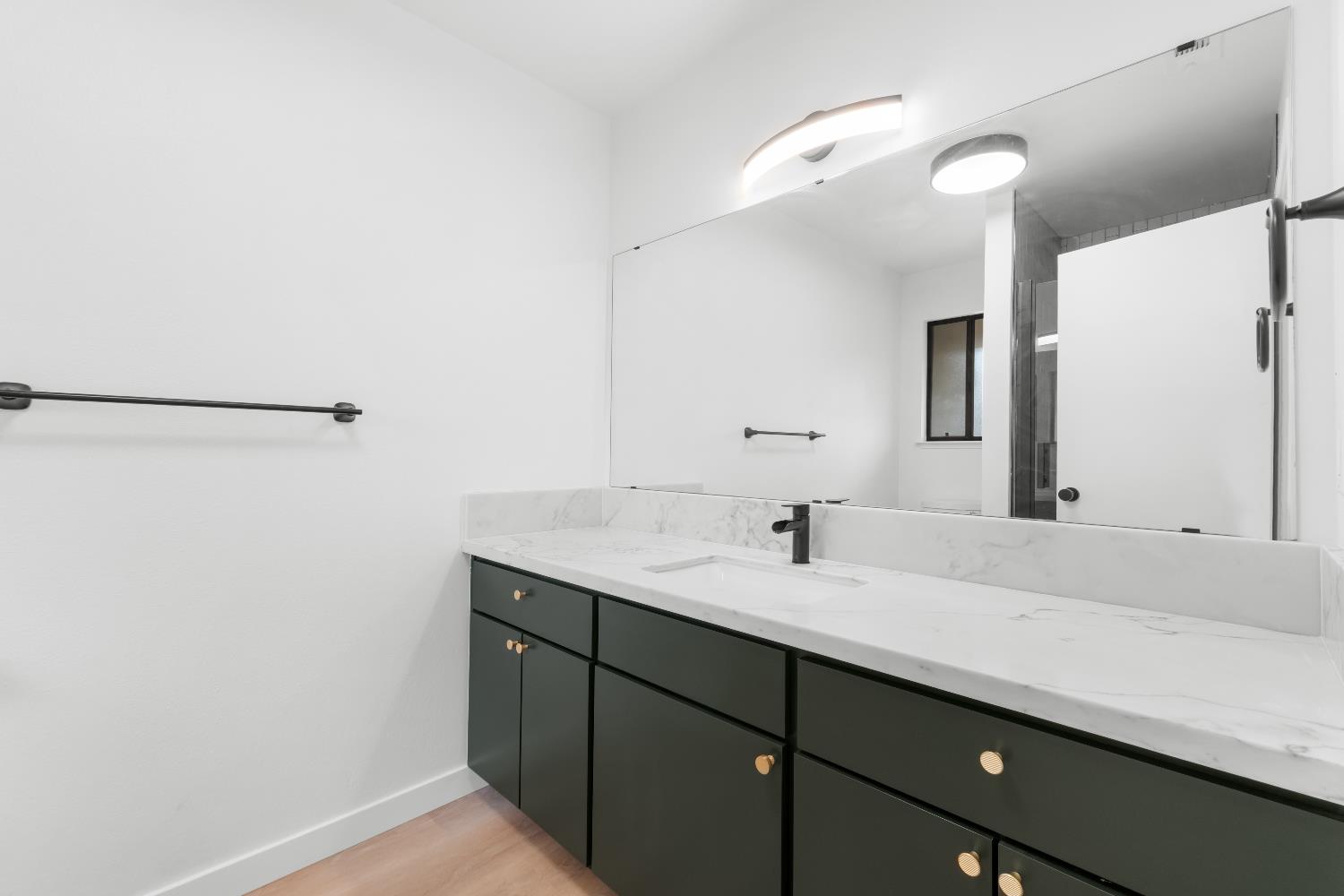 1095 W Sierra Ave, Fresno, CA 93711