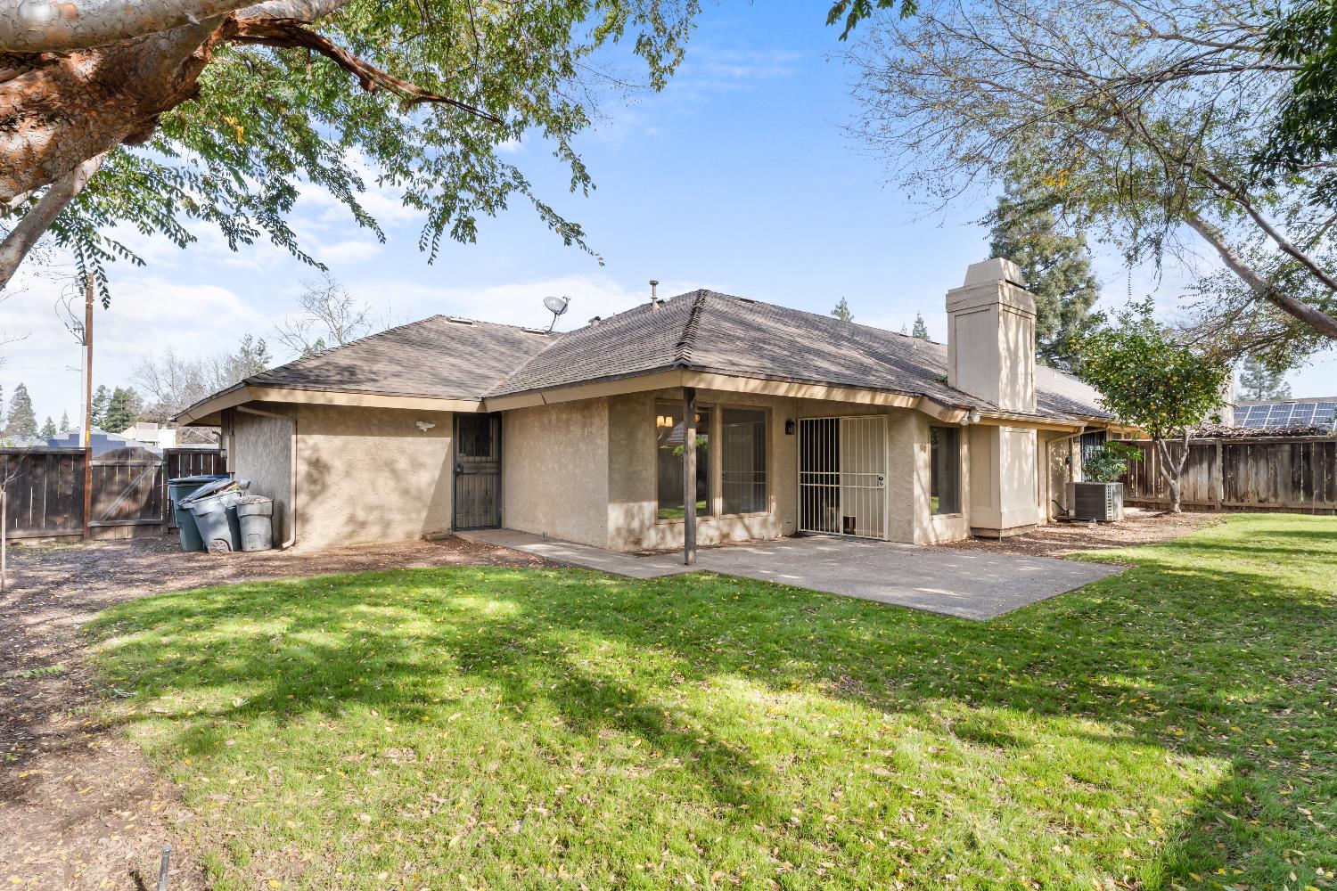 1095 W Sierra Ave, Fresno, CA 93711