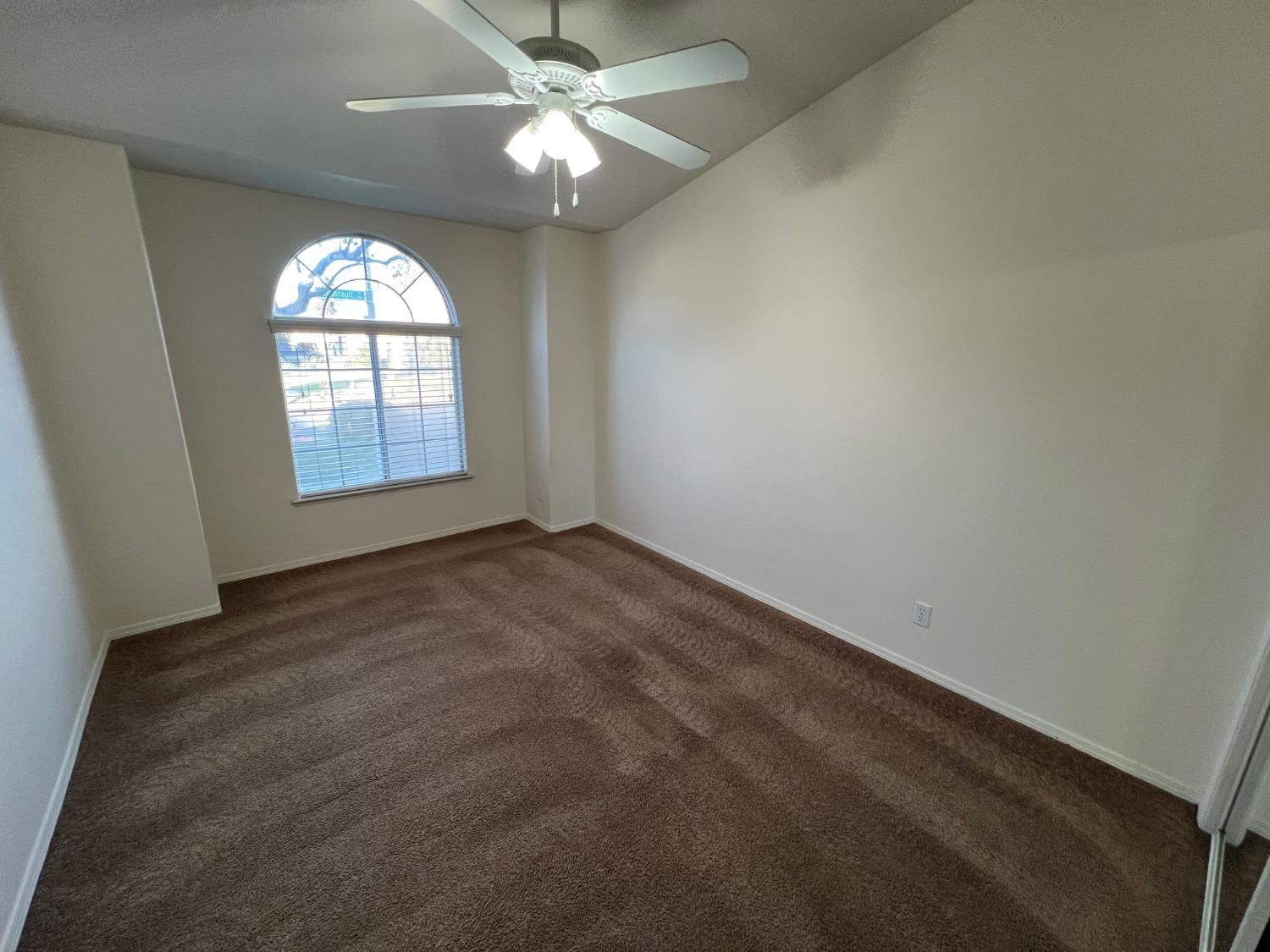 1831 E Chennault Ave, Fresno, CA 93720