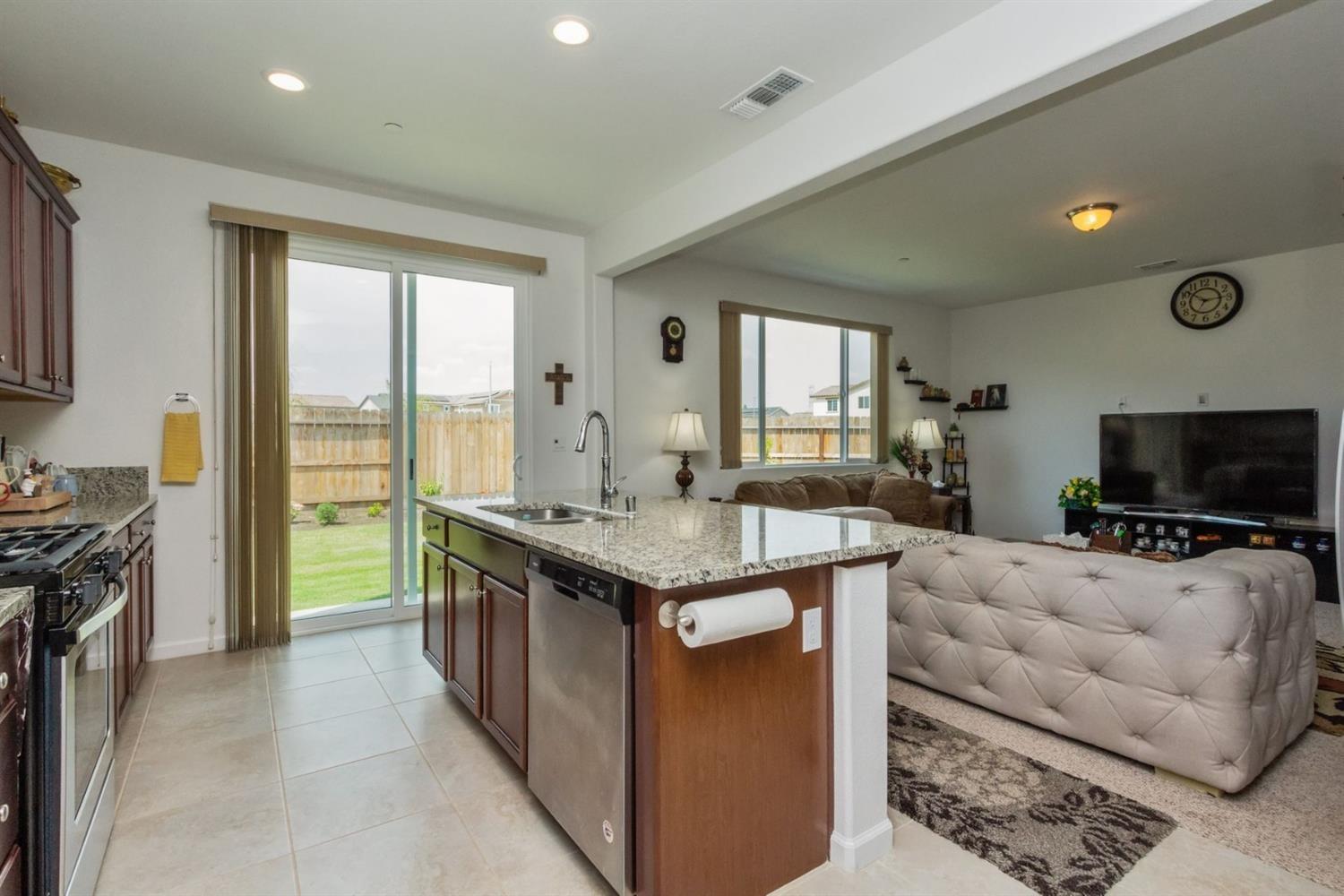 6808 W Parr Ave, Fresno, CA 93722