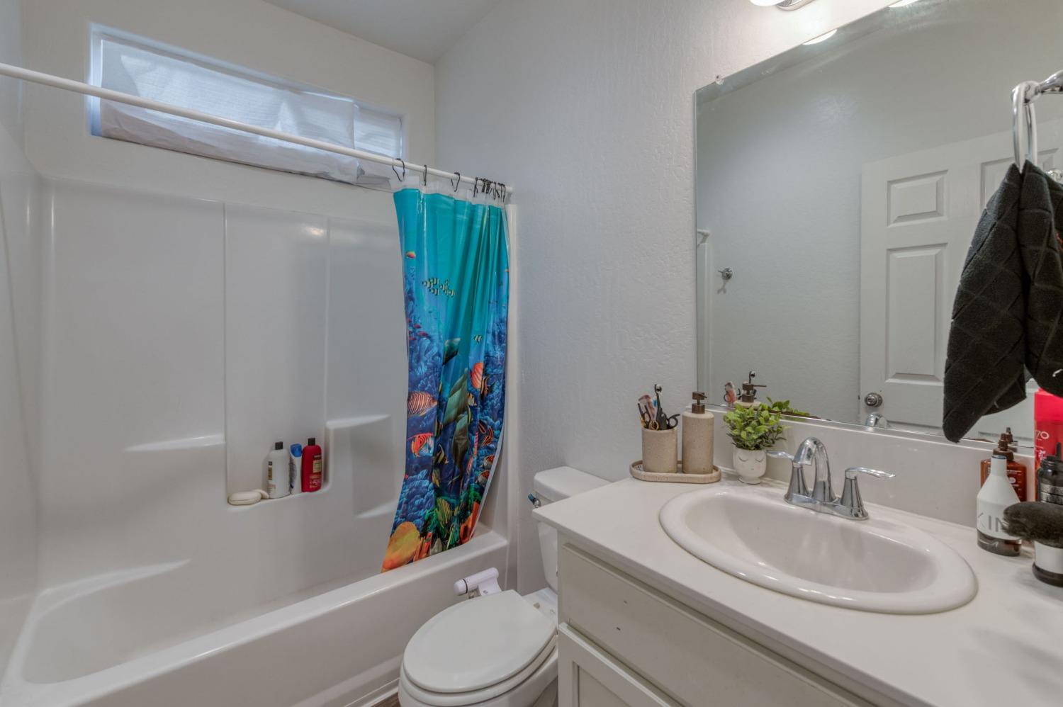 14288 W El Mar Ave, Kerman, CA 93630