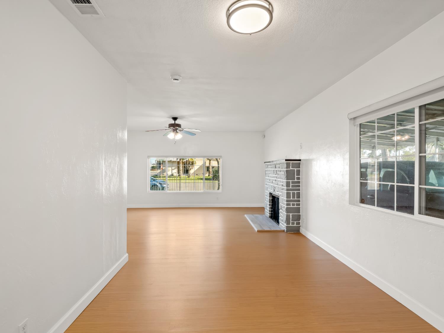 1591 N Durant Way, Fresno, CA 93728